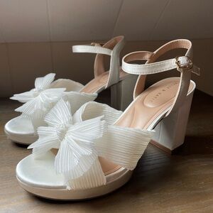 Kelly & Katie White Heather Heel